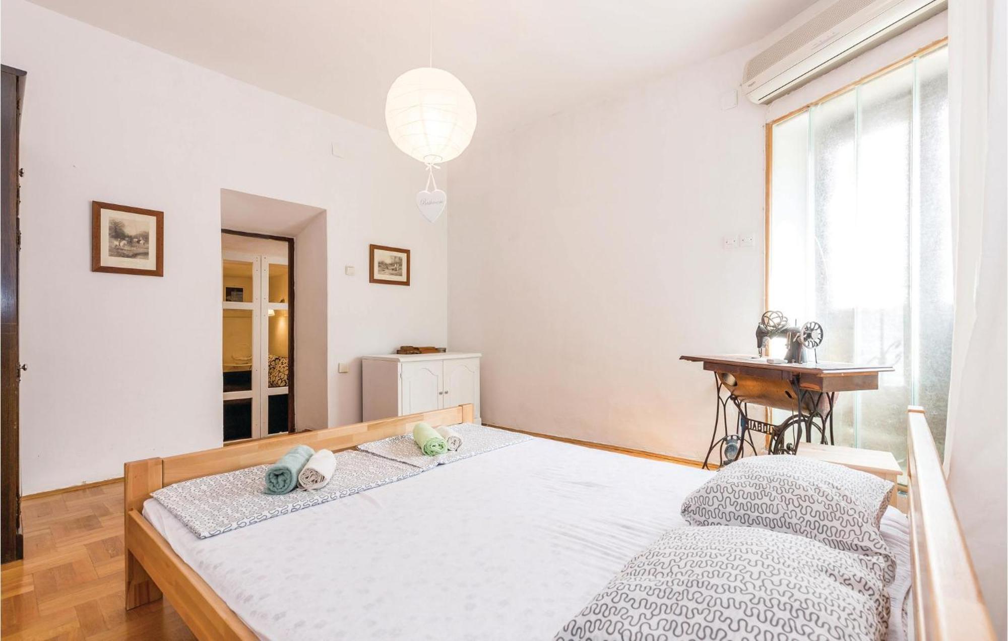 Amazing Apartment In Novi Vinodolski With Wifi エクステリア 写真