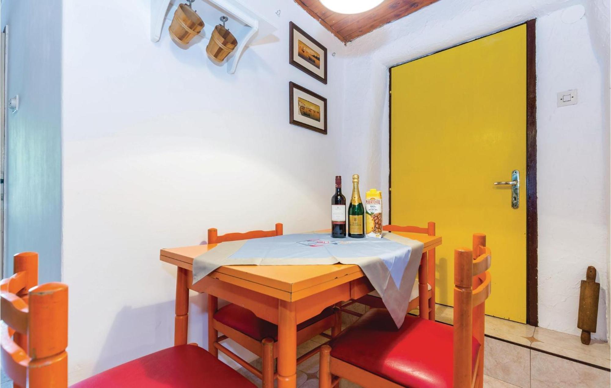 Amazing Apartment In Novi Vinodolski With Wifi エクステリア 写真