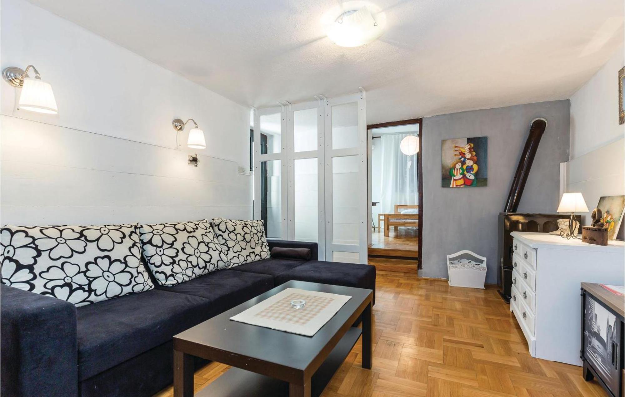 Amazing Apartment In Novi Vinodolski With Wifi エクステリア 写真