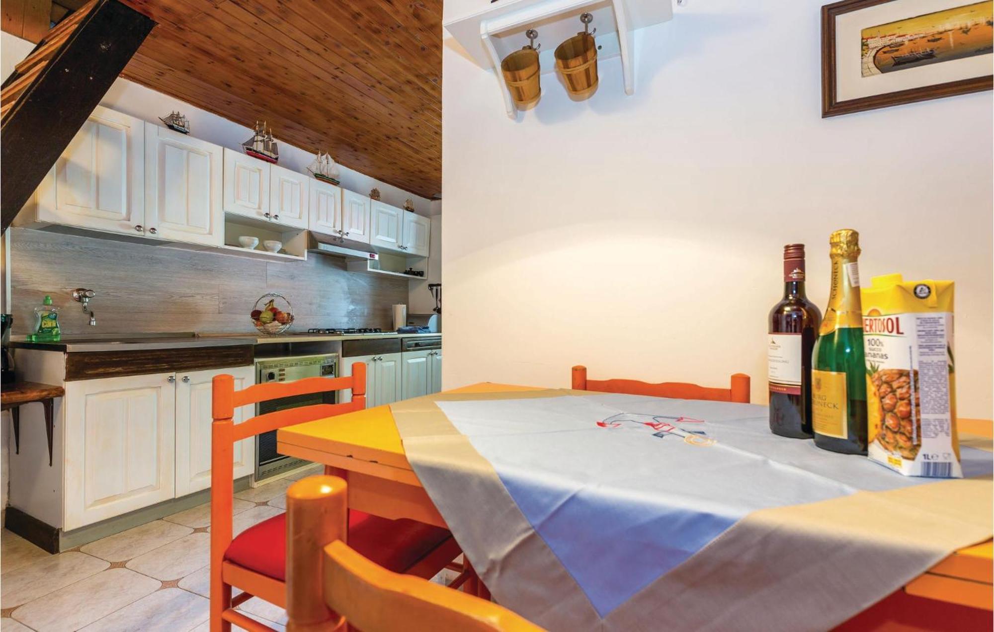 Amazing Apartment In Novi Vinodolski With Wifi エクステリア 写真