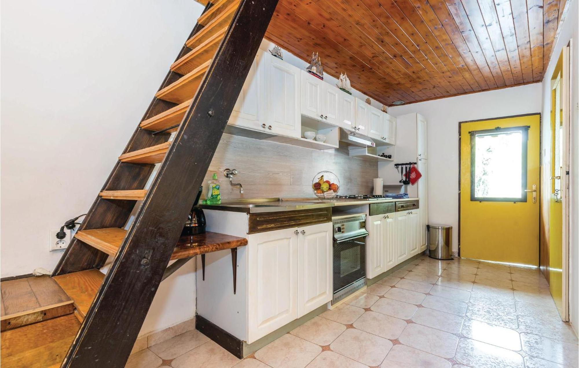 Amazing Apartment In Novi Vinodolski With Wifi エクステリア 写真